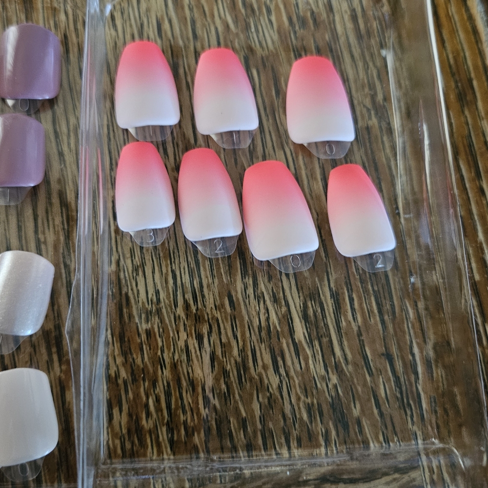 Assorted Press-On Nail Set - Picture 6 of 6